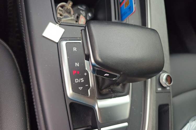 Used Audi A4L 2022 40 TFSI Stylish and Elegant Edition Gear Lever