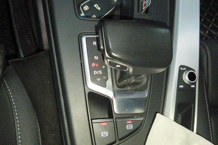Used Audi A4L 2022 40 TFSI Fashion Dynamic Model Gear Lever