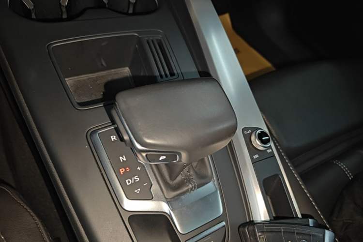 Used Audi A4L 2022 40 TFSI Fashion Dynamic Model Gear Lever