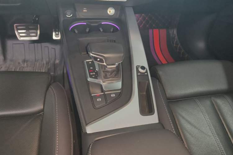 Used Audi A4L 2022 40 TFSI Luxury Dynamic Model Gear Lever