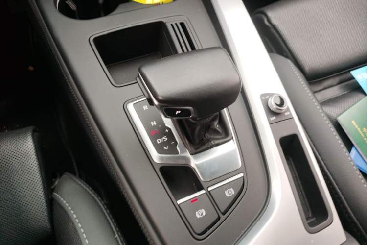 Used Audi A4L 2022 40 TFSI Luxury Dynamic Model Gear Lever