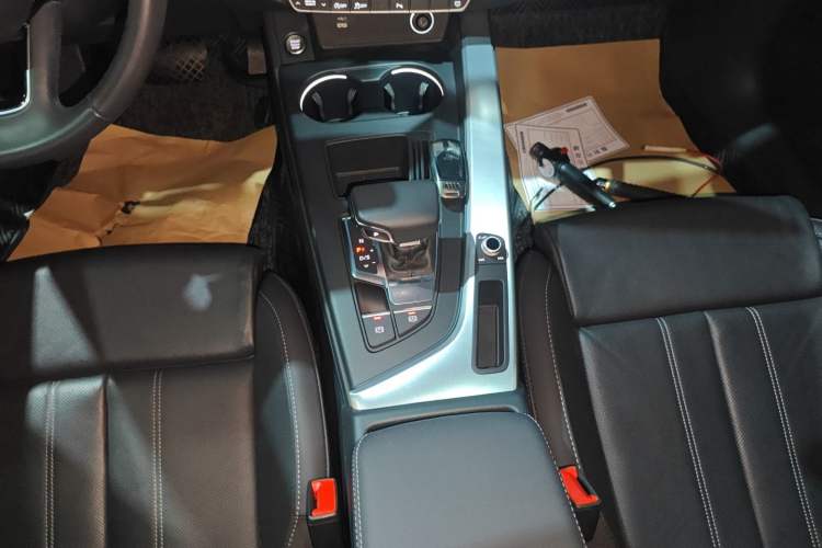 Used Audi A4L 2022 40 TFSI Fashion Dynamic Model Gear Lever