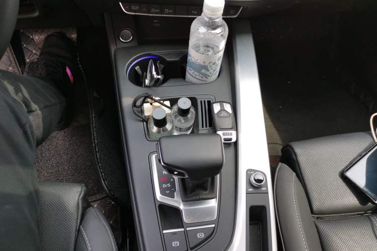 Used Audi A4L 2022 40 TFSI Fashion Dynamic Model Gear Lever