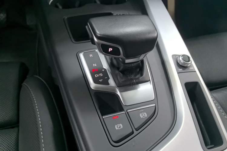 Used Audi A4L 2022 40 TFSI Fashion Dynamic Model Gear Lever