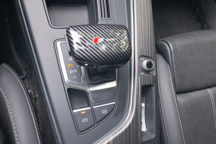 Used Audi A4L 2022 40 TFSI Fashion Dynamic Model Gear Lever