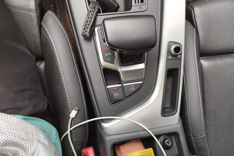 Used Audi A4L 2022 40 TFSI Fashion Dynamic Model Gear Lever