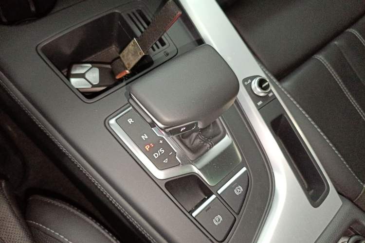 Used Audi A4L 2022 40 TFSI Luxury Dynamic Model Gear Lever