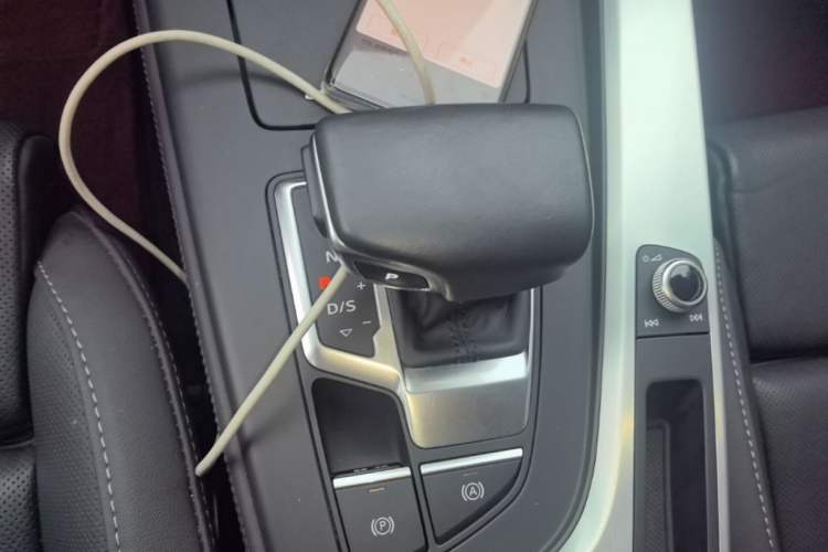 Used Audi A4L 2022 40 TFSI Luxury Dynamic Model Gear Lever