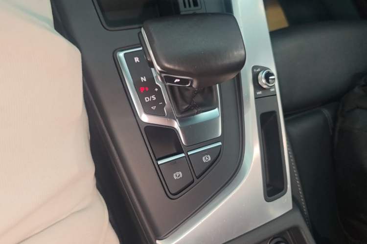 Used Audi A4L 2022 40 TFSI Fashion Dynamic Model Gear Lever