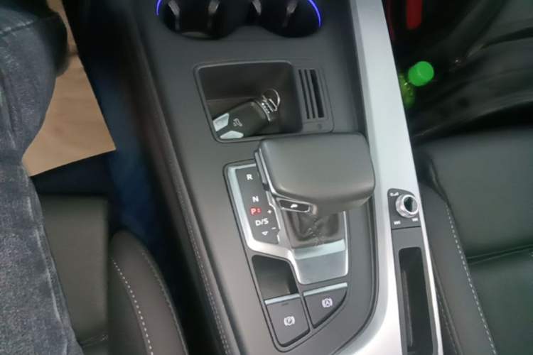 Used Audi A4L 2022 40 TFSI Luxury Dynamic Model Gear Lever