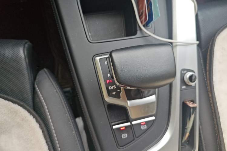 Used Audi A4L 2022 40 TFSI Luxury Dynamic Model Gear Lever