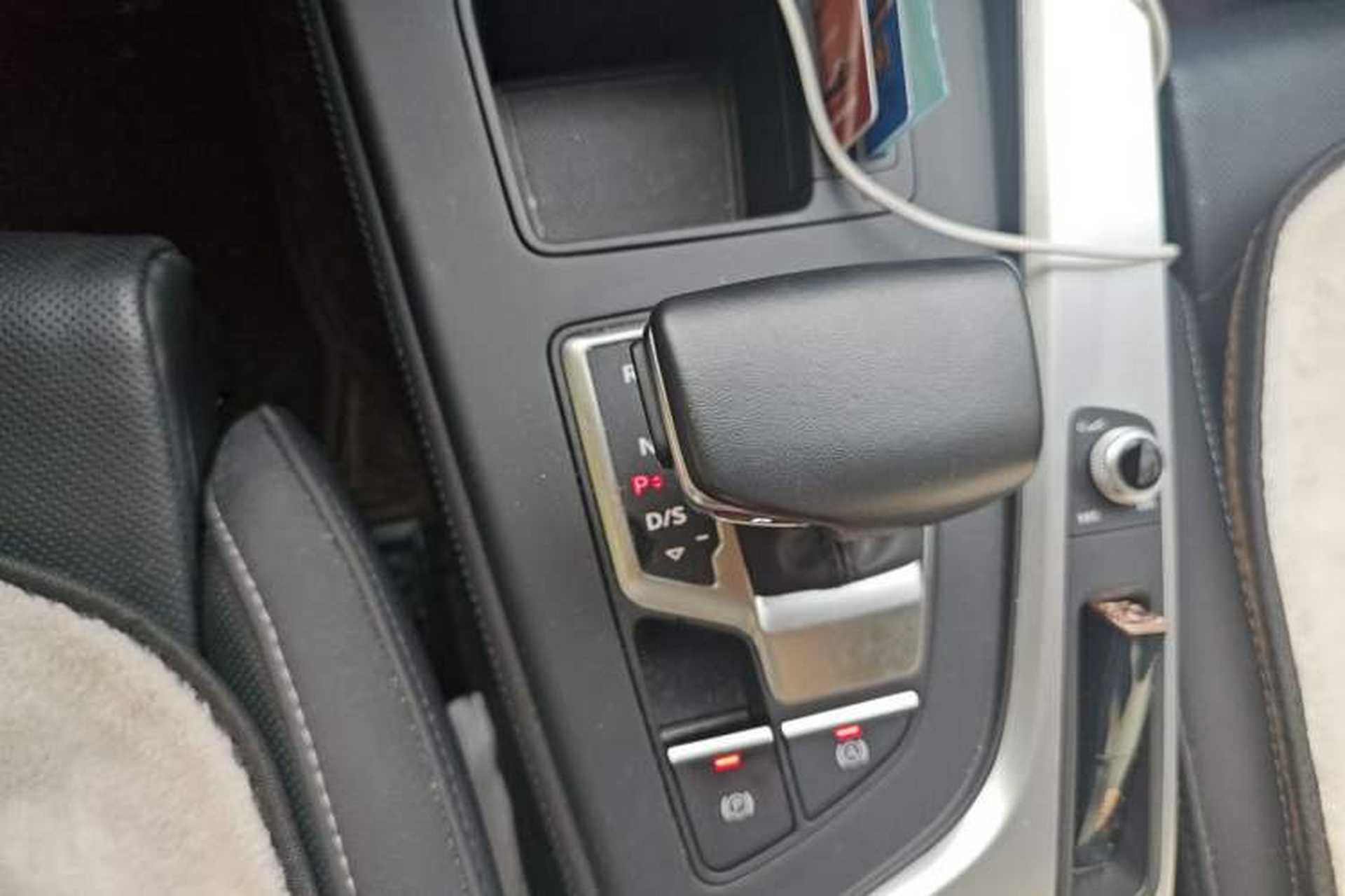 Used Audi A4L 2022 40 TFSI Luxury Dynamic Model Gear Lever