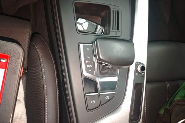 Used Audi A4L 2022 40 TFSI Luxury Dynamic Model Gear Lever