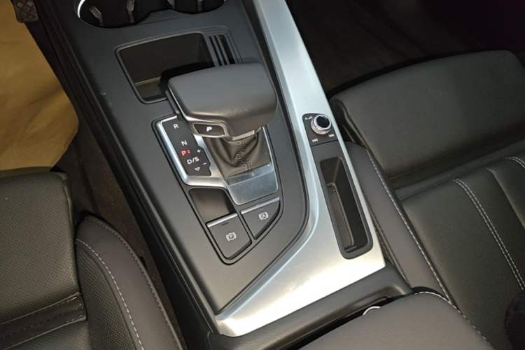 Used Audi A4L 2022 40 TFSI Fashion Dynamic Model Gear Lever