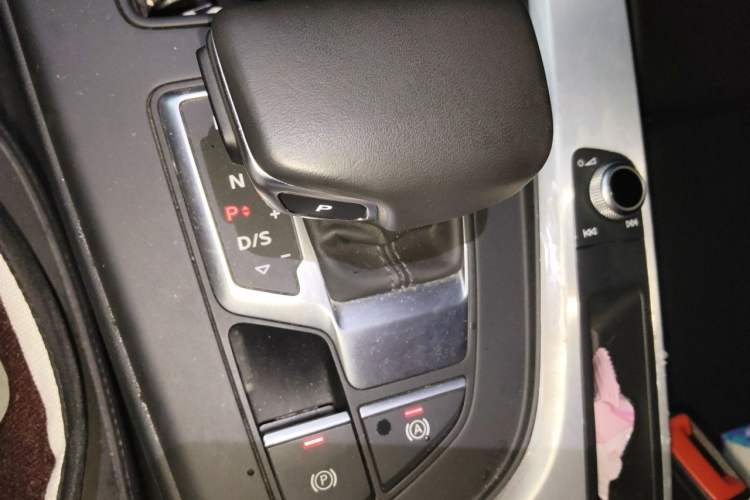 Used Audi A4L 2022 40 TFSI Fashion Dynamic Model Gear Lever