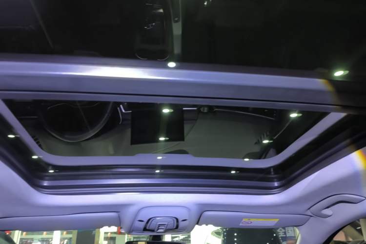 Used Audi A4L 2022 40 TFSI Luxury Dynamic Model Headliner