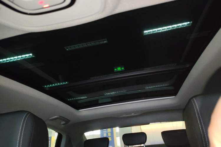 Used Audi A4L 2022 40 TFSI Luxury Dynamic Model Headliner
