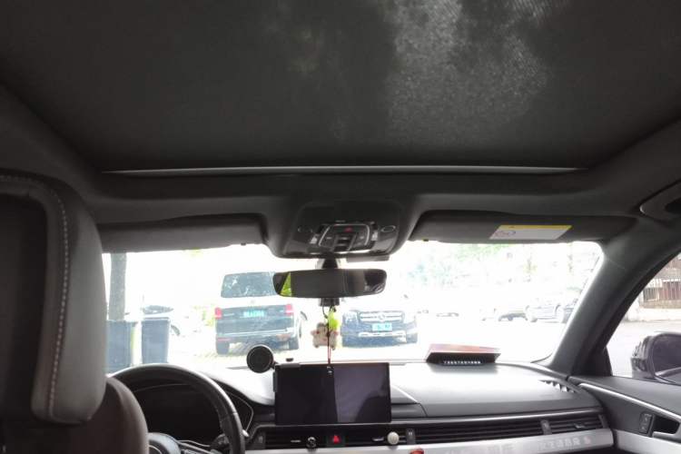 Used Audi A4L 2022 40 TFSI Luxury Dynamic Model Headliner