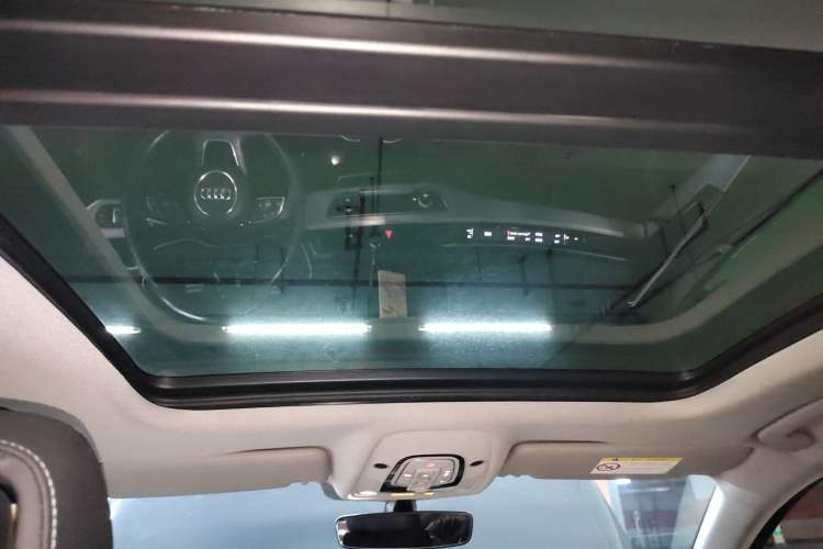 Used Audi A4L 2022 40 TFSI Luxury Dynamic Model Headliner