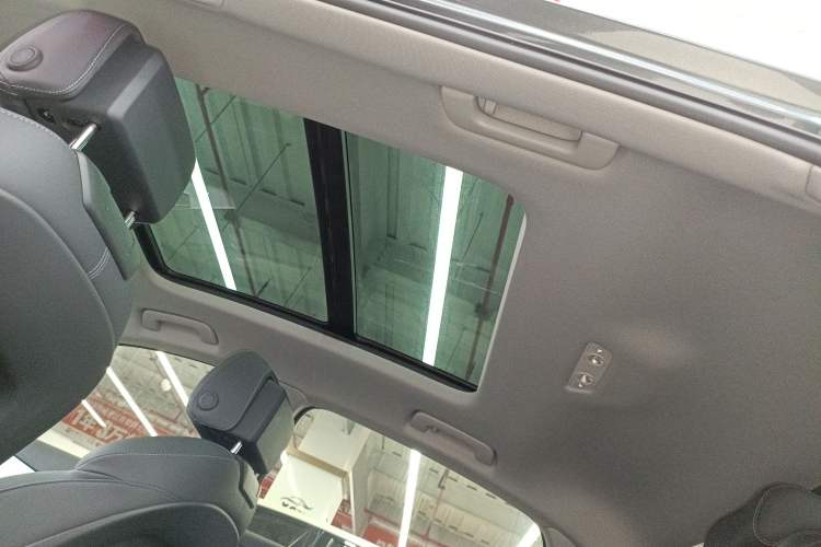 Used Audi A4L 2022 40 TFSI Luxury Dynamic Model Headliner