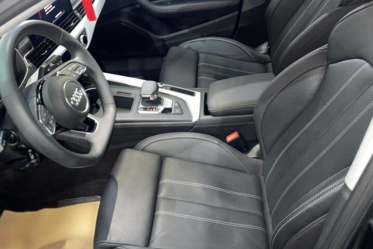 Used Audi A4L 2022 40 TFSI Luxury Dynamic Model Interior 1