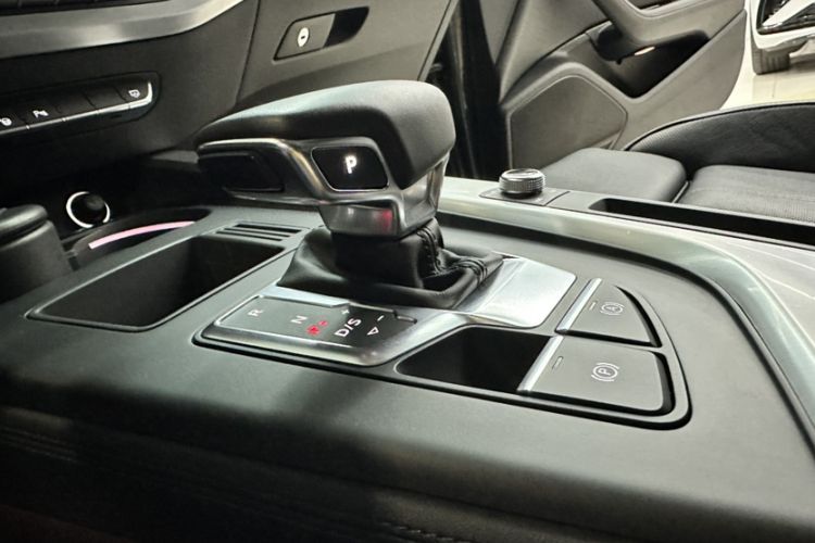 Used Audi A4L 2022 40 TFSI Luxury Dynamic Model Interior 1