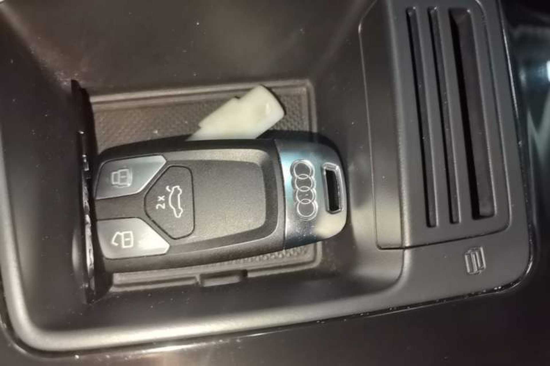 Used Audi A4L 2022 40 TFSI Luxury Dynamic Model Interior 1