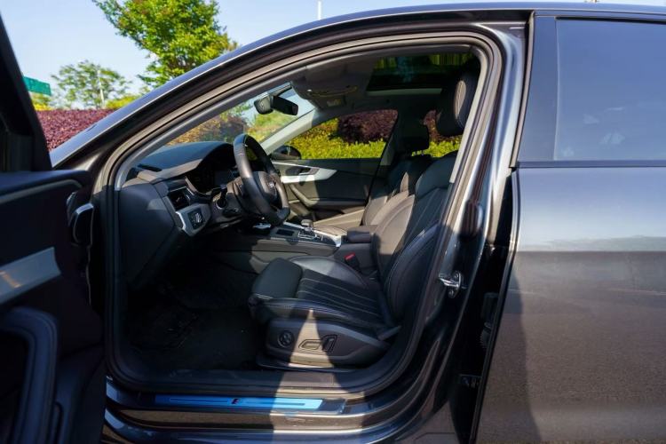 Used Audi A4L 2022 40 TFSI Luxury Dynamic Model Interior 2