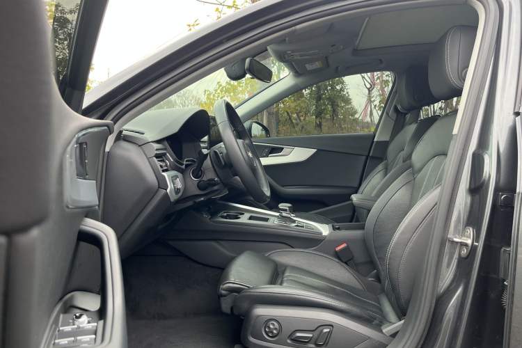 Used Audi A4L 2022 40 TFSI Fashion Dynamic Model Interior 2