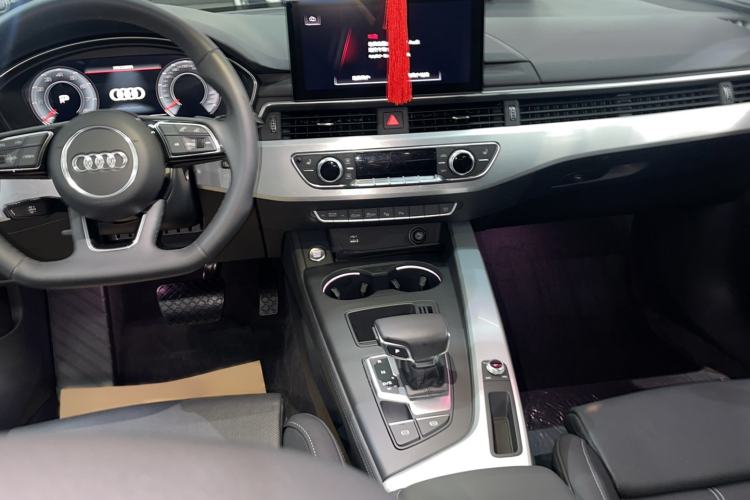 Used Audi A4L 2022 40 TFSI Luxury Dynamic Model Interior 3