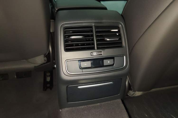 Used Audi A4L 2022 40 TFSI Fashion Dynamic Model Interior 3