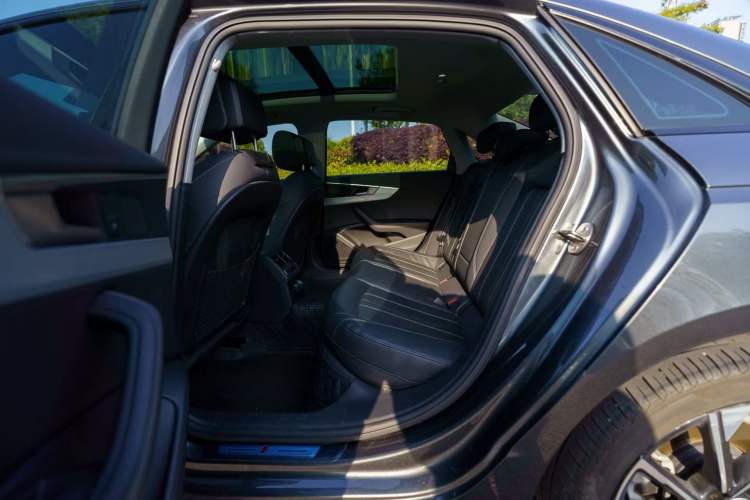 Used Audi A4L 2022 40 TFSI Luxury Dynamic Model Interior 4