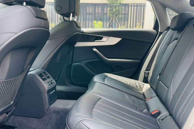 Used Audi A4L 2022 40 TFSI Luxury Dynamic Model Interior 4