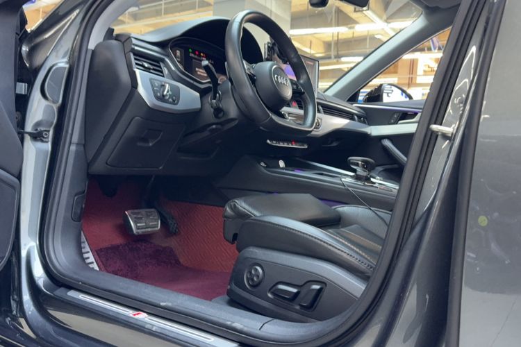 Used Audi A4L 2022 40 TFSI Luxury Dynamic Model Interior 4