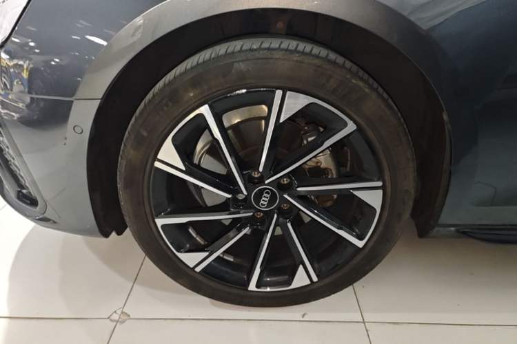 Used Audi A4L 2022 40 TFSI Luxury Dynamic Model Left Front Wheel Hub
