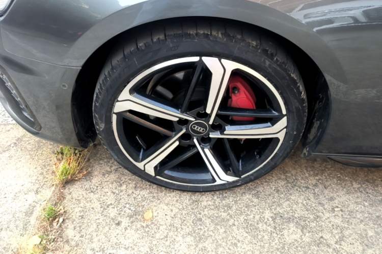 Used Audi A4L 2022 45 TFSI quattro Prestige Dynamic Edition Left Front Wheel Hub