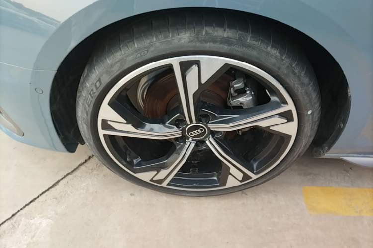 Used Audi A4L 2022 40 TFSI quattro RS Performance Package Left Front Wheel Hub