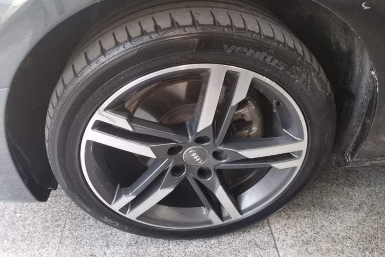Used Audi A4L 2022 40 TFSI Luxury Dynamic Model Left Front Wheel Hub