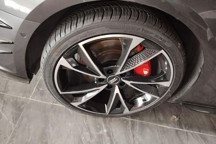 Used Audi A4L 2022 45 TFSI quattro Prestige Dynamic Edition Left Front Wheel Hub