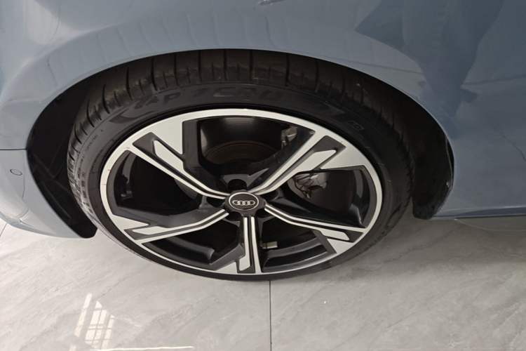 Used Audi A4L 2022 40 TFSI quattro RS Performance Package Left Front Wheel Hub