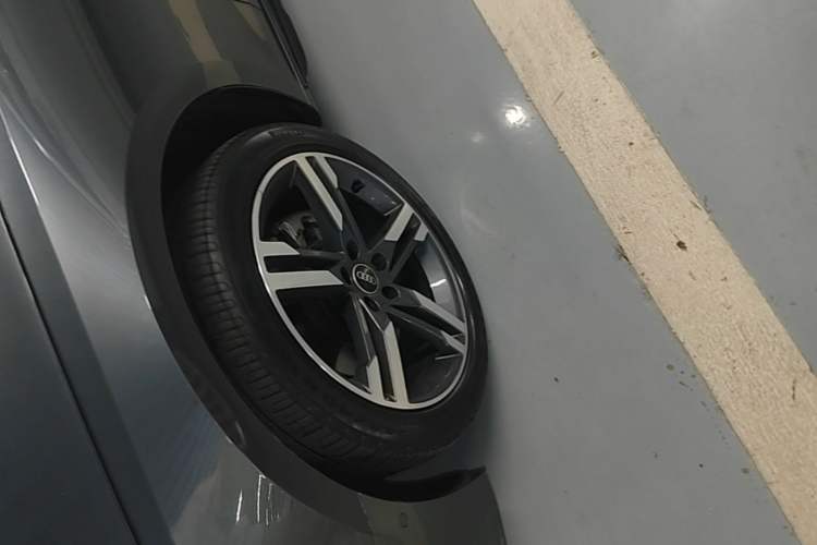 Used Audi A4L 2022 40 TFSI Luxury Dynamic Model Left Front Wheel Hub