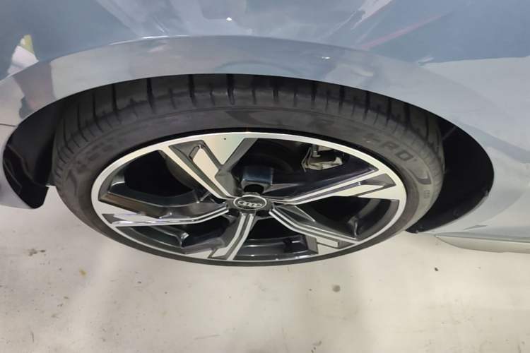 Used Audi A4L 2022 40 TFSI quattro RS Performance Package Left Front Wheel Hub