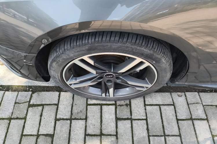 Used Audi A4L 2022 40 TFSI Luxury Dynamic Model Left Front Wheel Hub