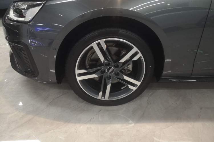 Used Audi A4L 2022 40 TFSI Luxury Dynamic Model Left Front Wheel Hub