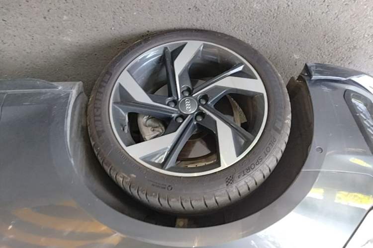 Used Audi A4L 2022 40 TFSI Luxury Dynamic Model Left Front Wheel Hub