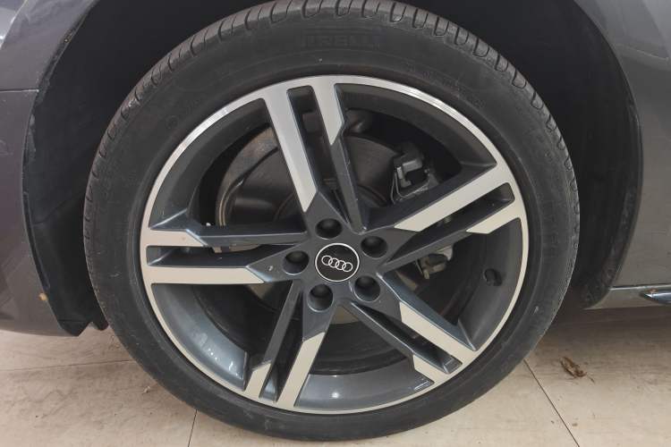 Used Audi A4L 2022 40 TFSI Luxury Dynamic Model Left Front Wheel Hub