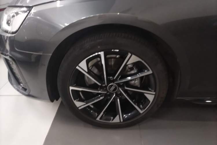 Used Audi A4L 2022 40 TFSI Luxury Dynamic Model Left Front Wheel Hub