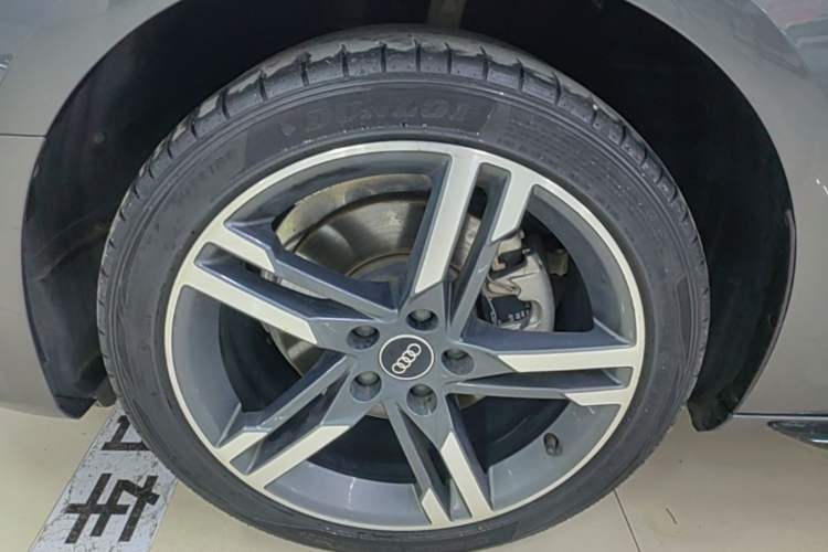 Used Audi A4L 2022 40 TFSI Fashion Dynamic Model Left Front Wheel Hub