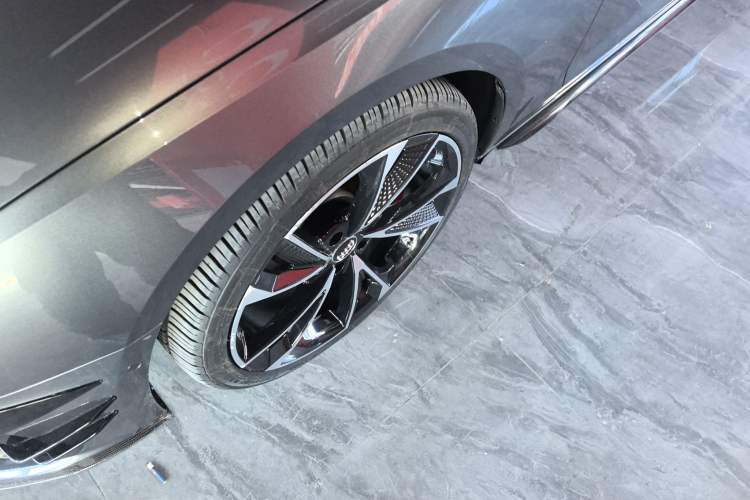 Used Audi A4L 2022 45 TFSI quattro Prestige Dynamic Edition Left Front Wheel Hub