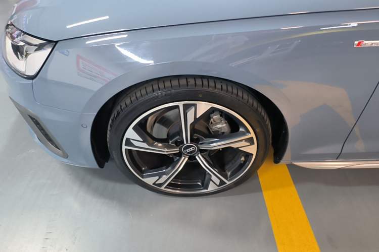 Used Audi A4L 2022 40 TFSI quattro RS Performance Package Left Front Wheel Hub